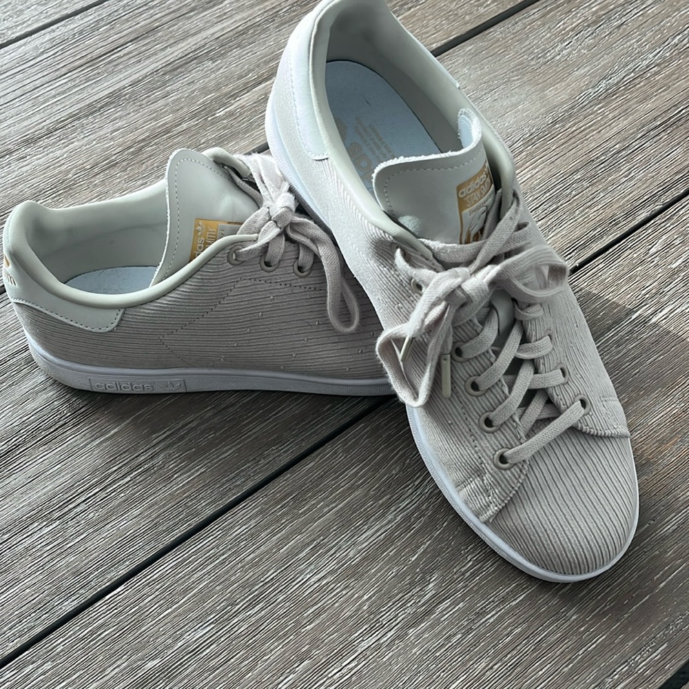Adidas Stan Smiths. Tan Corduroy. Size 10.5